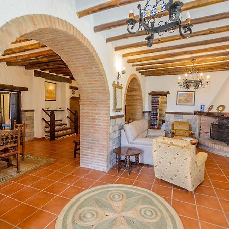 Holiday Home El Pilarillo Piscina Compartida Alcaucín Zewnętrze zdjęcie