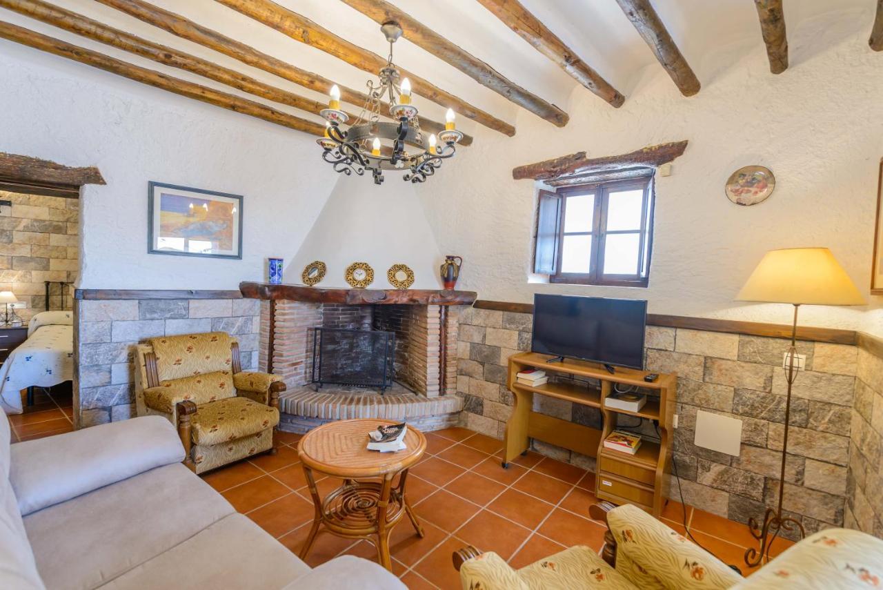 Holiday Home El Pilarillo Piscina Compartida Alcaucín Zewnętrze zdjęcie