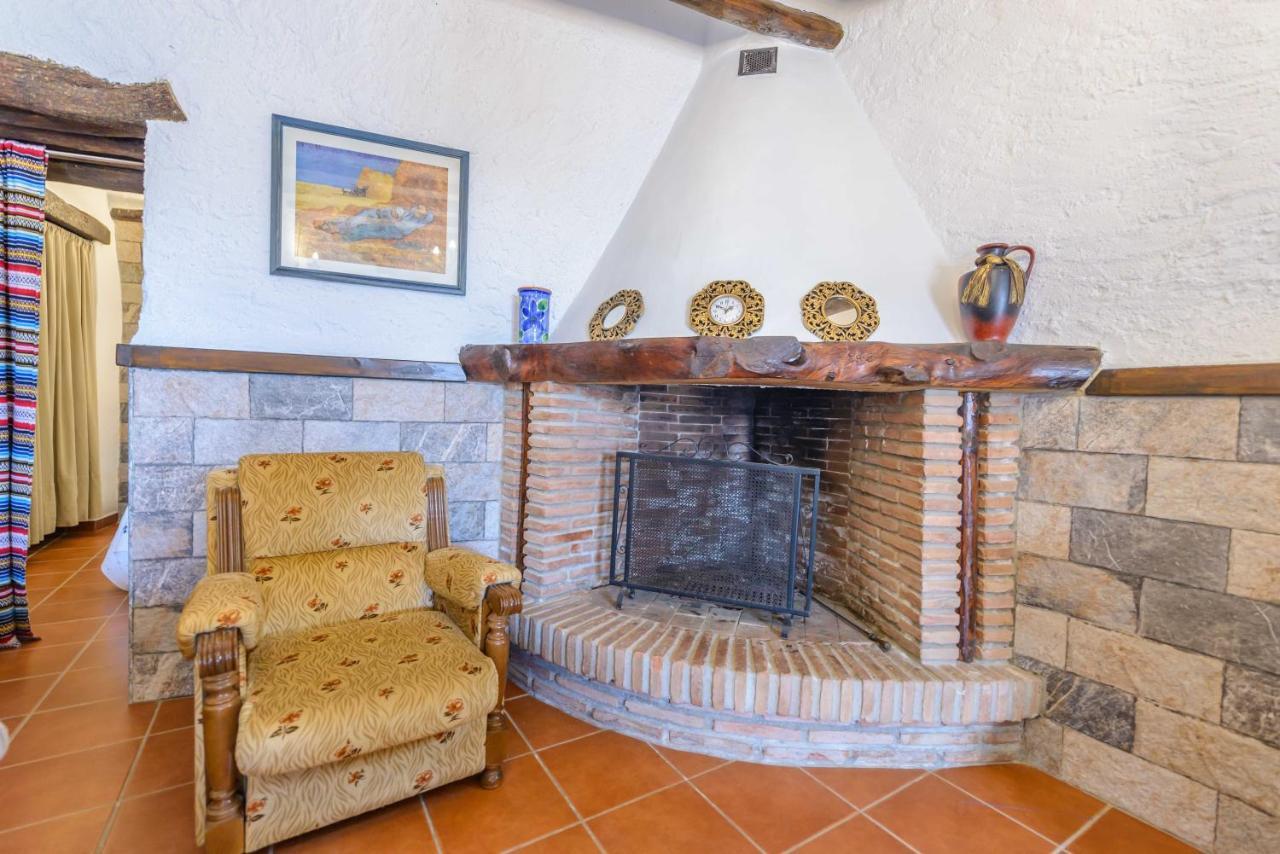 Holiday Home El Pilarillo Piscina Compartida Alcaucín Zewnętrze zdjęcie